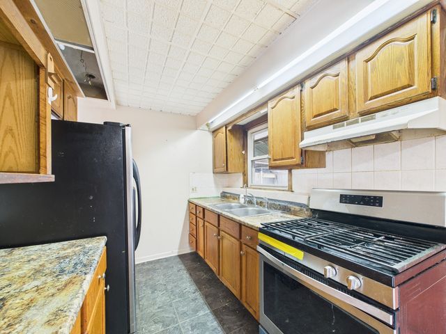 8718 Plainfield Road, Lyons, IL 60534