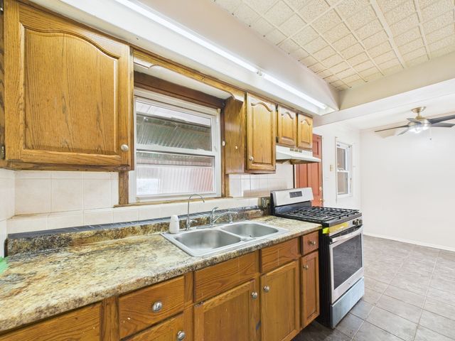 8718 Plainfield Road, Lyons, IL 60534