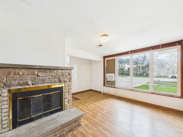 8718 Plainfield Road, Lyons, IL 60534