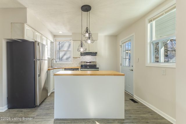 651 Louis Coleman Jr Dr, Louisville, KY 40211