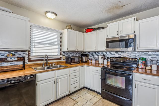 8604 E Wassall St, Wichita, KS 67210