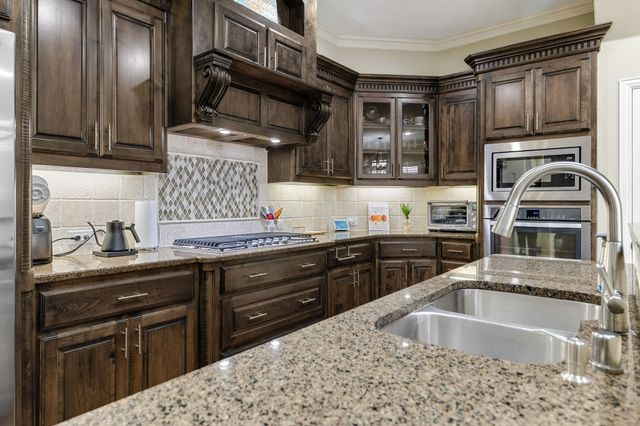 2029 N Hill Drive, Irving, TX 75038
