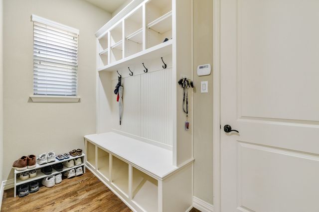 2029 N Hill Drive, Irving, TX 75038