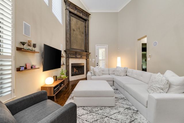 2029 N Hill Drive, Irving, TX 75038