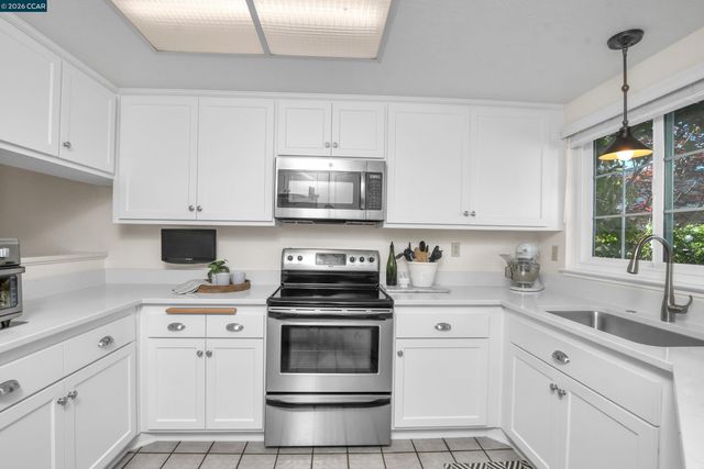 158 Bedford, Hercules, CA 94547