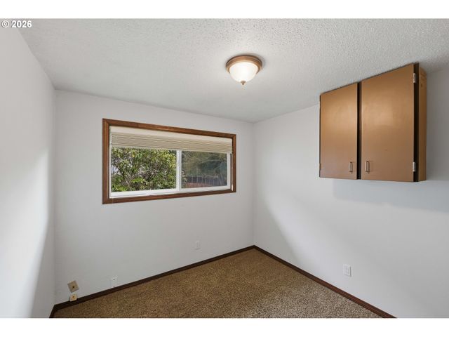 955 STATE St, North Bend, OR 97459