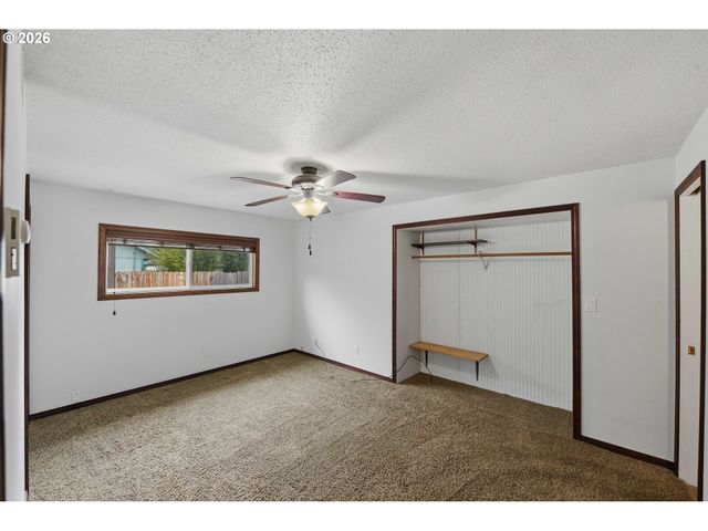 955 STATE St, North Bend, OR 97459