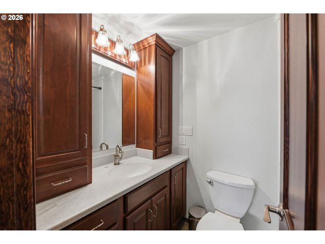 955 STATE St, North Bend, OR 97459