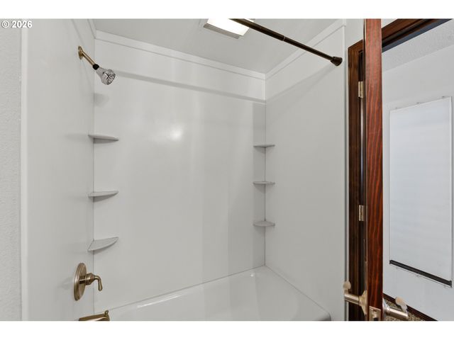 955 STATE St, North Bend, OR 97459