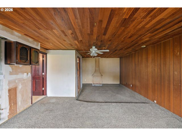 955 STATE St, North Bend, OR 97459