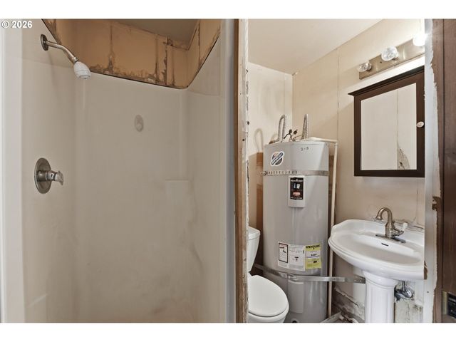 955 STATE St, North Bend, OR 97459