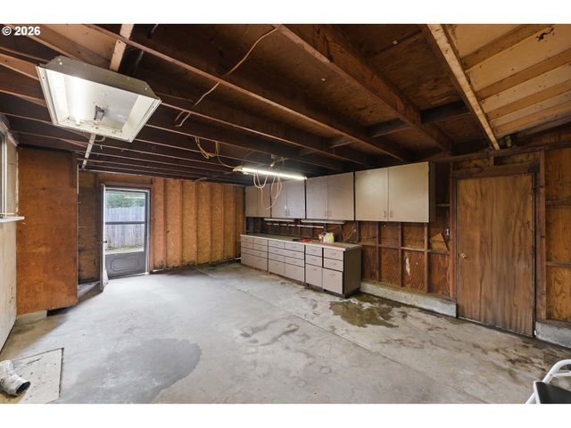 955 STATE St, North Bend, OR 97459