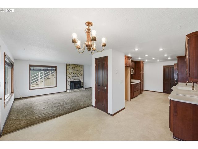 955 STATE St, North Bend, OR 97459