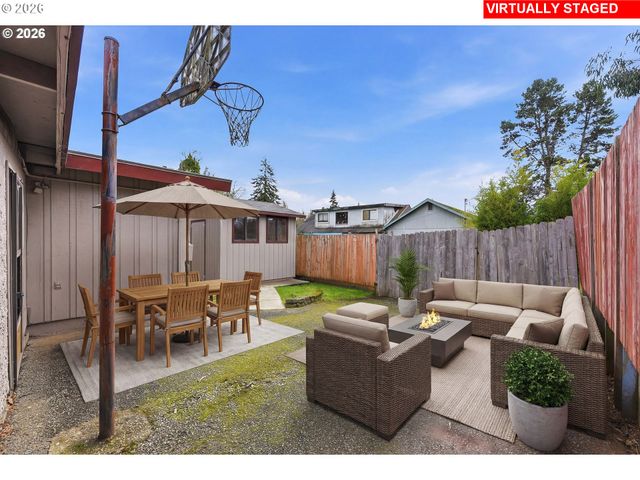 955 STATE St, North Bend, OR 97459