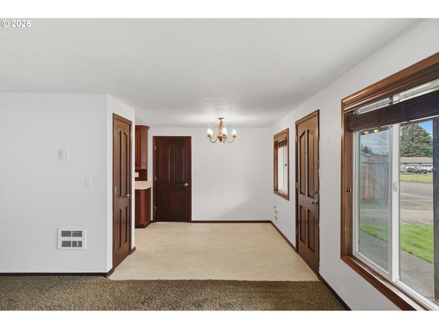 955 STATE St, North Bend, OR 97459