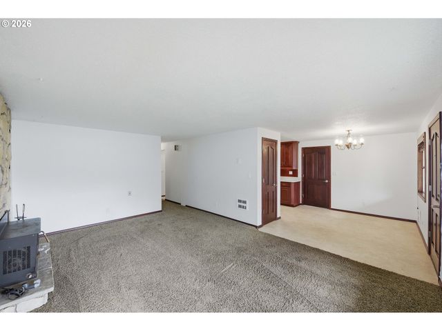 955 STATE St, North Bend, OR 97459