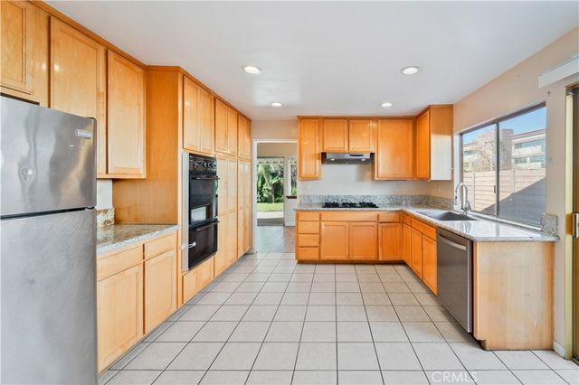 23869 Via Jacara, Valencia, CA 91355