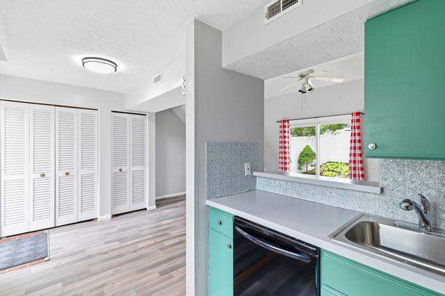 195 Lake Street, Unit 11 11, Weymouth, MA 02189