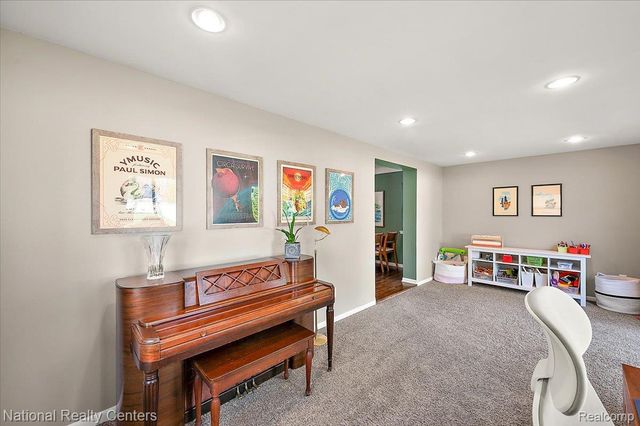 2958 Woodslee Drive, Royal Oak, MI 48073