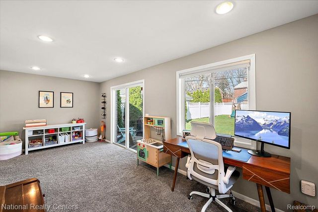 2958 Woodslee Drive, Royal Oak, MI 48073