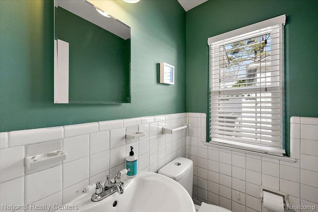 2958 Woodslee Drive, Royal Oak, MI 48073