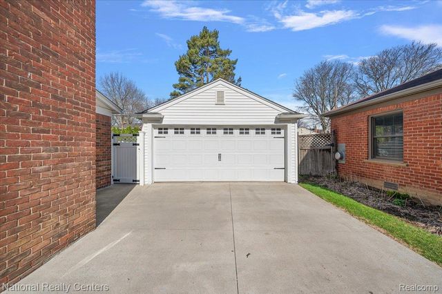 2958 Woodslee Drive, Royal Oak, MI 48073