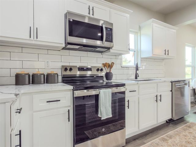 705 E Springer Avenue, Guthrie, OK 73044