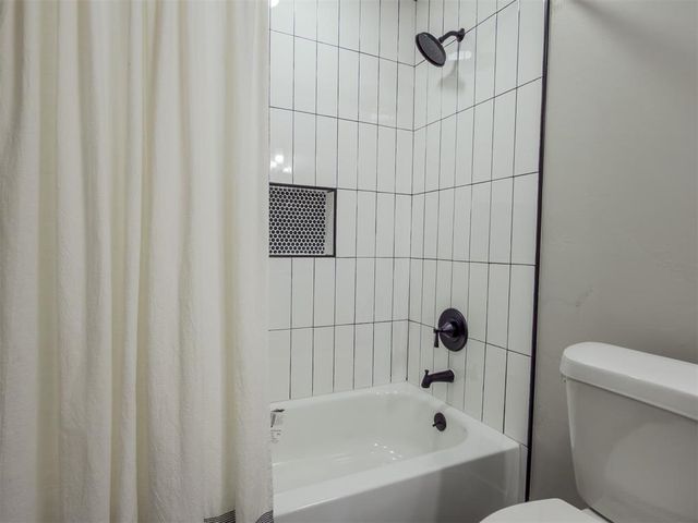 705 E Springer Avenue, Guthrie, OK 73044