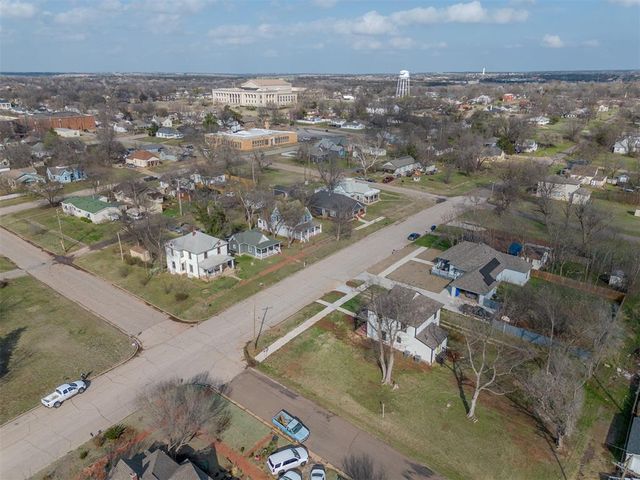 705 E Springer Avenue, Guthrie, OK 73044