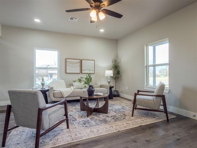 705 E Springer Avenue, Guthrie, OK 73044