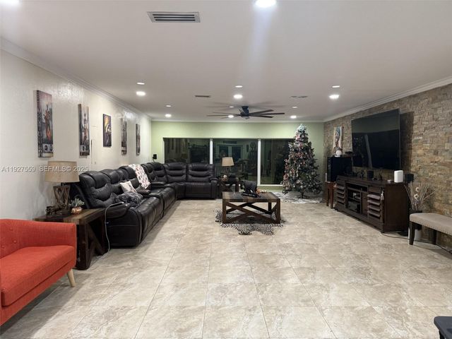 19051 SW 272nd St, Homestead, FL 33031