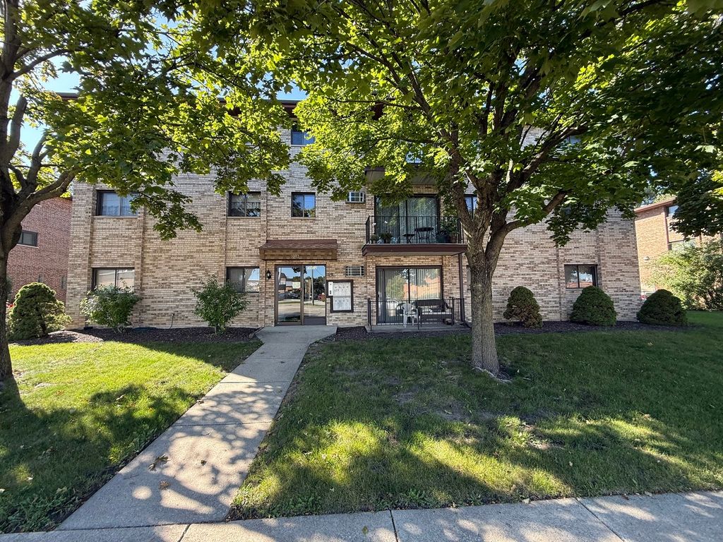 10912 Central Avenue 203, Chicago Ridge, IL 60415 — exterior