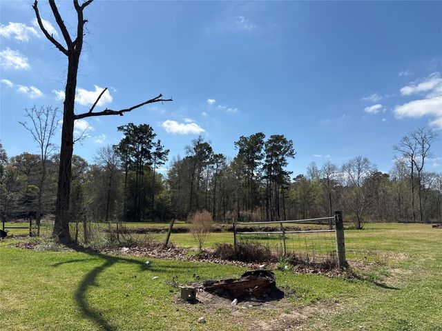 1821 E Beverly Drive, Shepherd, TX 77371