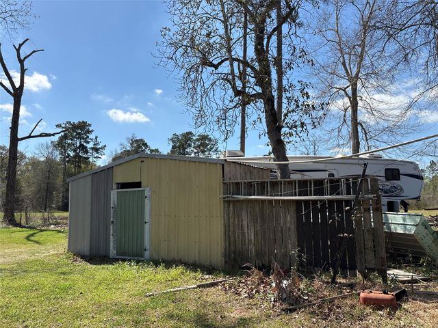 1821 E Beverly Drive, Shepherd, TX 77371