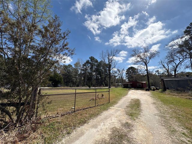 1821 E Beverly Drive, Shepherd, TX 77371