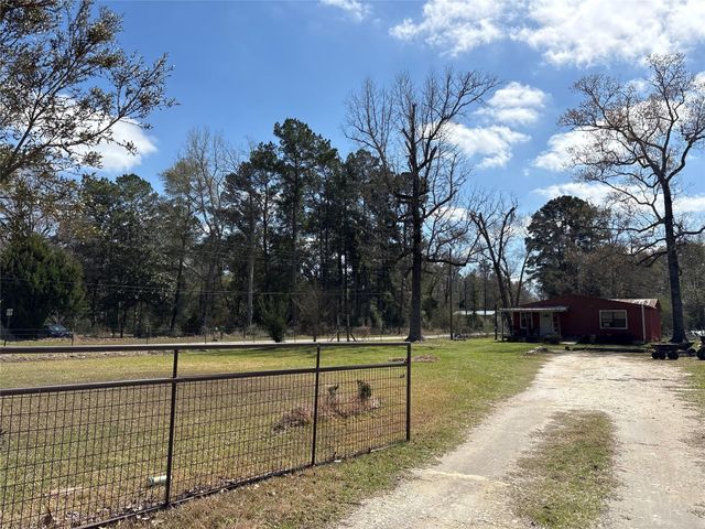 1821 E Beverly Drive, Shepherd, TX 77371