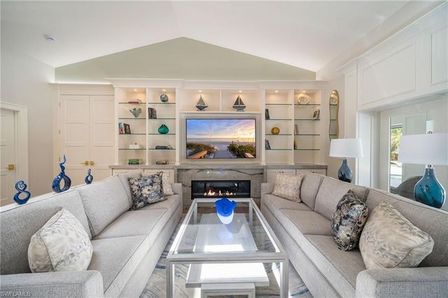 805 Lake Vista CT, Naples, FL 34108