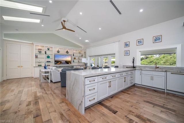 805 Lake Vista CT, Naples, FL 34108