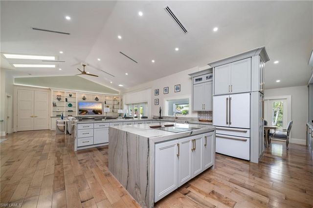 805 Lake Vista CT, Naples, FL 34108