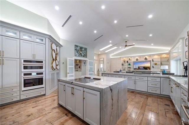 805 Lake Vista CT, Naples, FL 34108