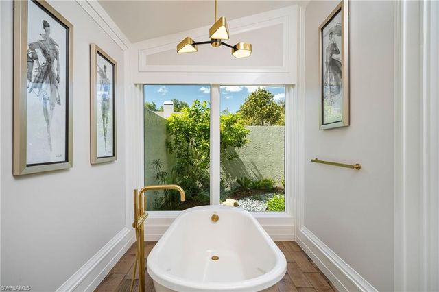 805 Lake Vista CT, Naples, FL 34108