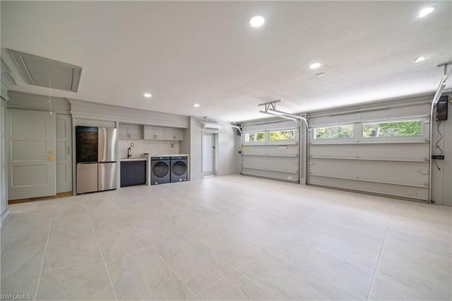 805 Lake Vista CT, Naples, FL 34108