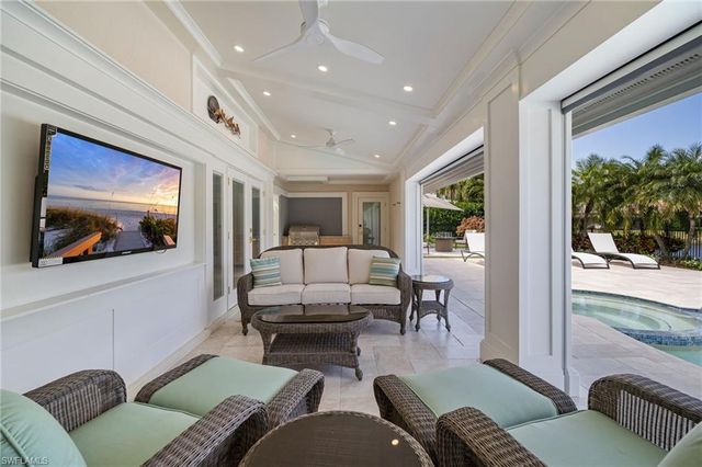 805 Lake Vista CT, Naples, FL 34108