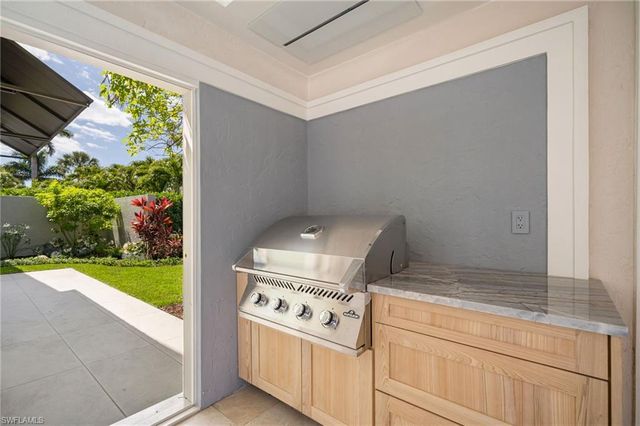 805 Lake Vista CT, Naples, FL 34108