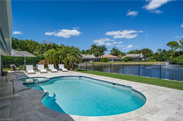 805 Lake Vista CT, Naples, FL 34108