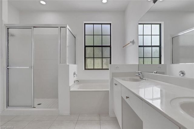 15454 Summit Place CIR 125, Naples, FL 34119