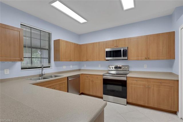15454 Summit Place CIR 125, Naples, FL 34119