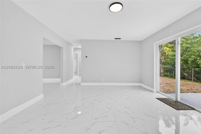 8500 SW 20th St, North Lauderdale, FL 33068