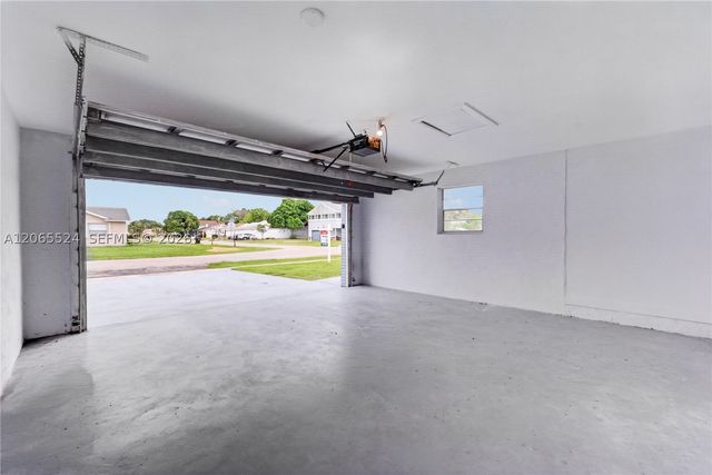 8500 SW 20th St, North Lauderdale, FL 33068