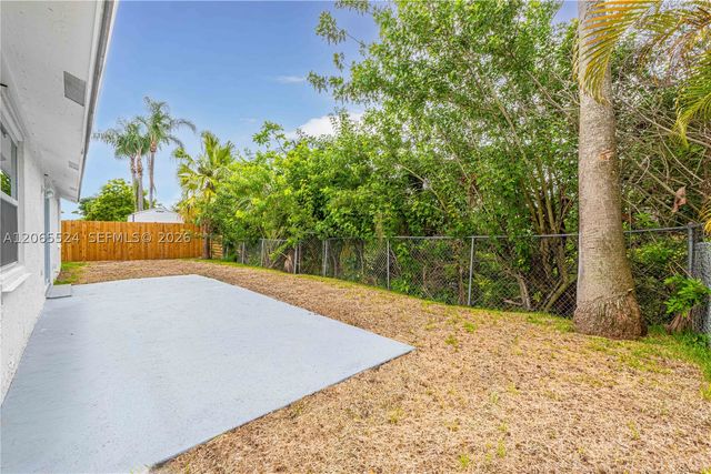8500 SW 20th St, North Lauderdale, FL 33068
